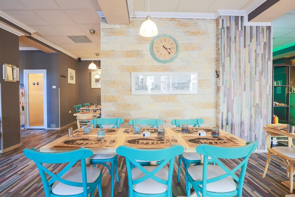 Artmotel & Bistro